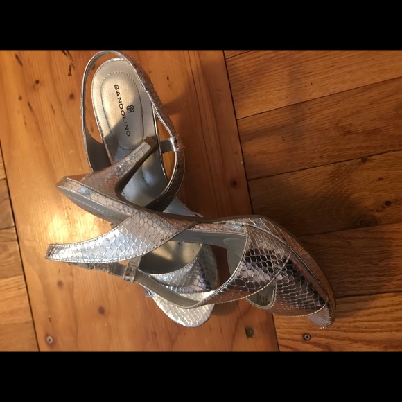 Bandolino Silver Heels - Picture 6 of 6